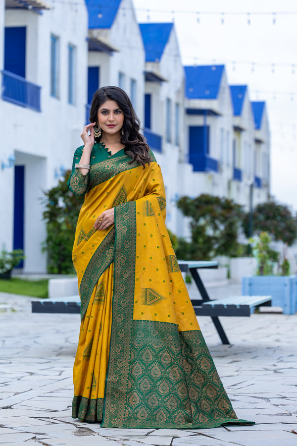 Women's Kanjivaram Silk Banarasi Zari Design Saree With Blouse Piece