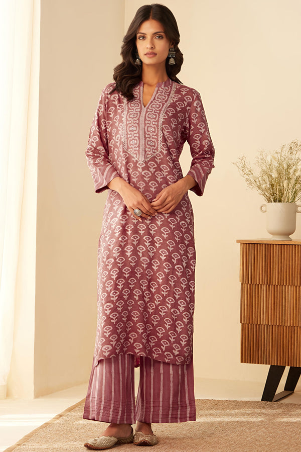 Vastrika Cotton Blend Womens Kurta With Pant