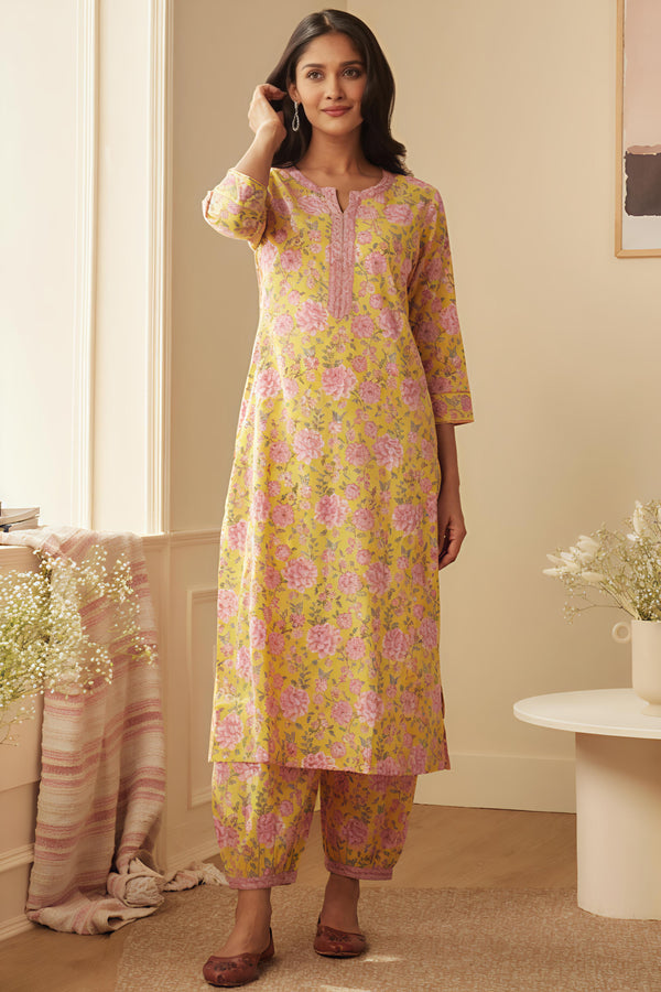 Vastrika Women's Cotton Printed Straight Kurta Set